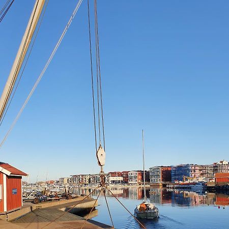 50 M Till Bad I Centrala Skaerhamn ภายนอก รูปภาพ